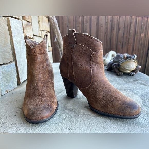 Clarks Indigo by Heath Harrier in Cognac ankle/distressed suede bootieSz-7.5M. D - Picture 9 of 9